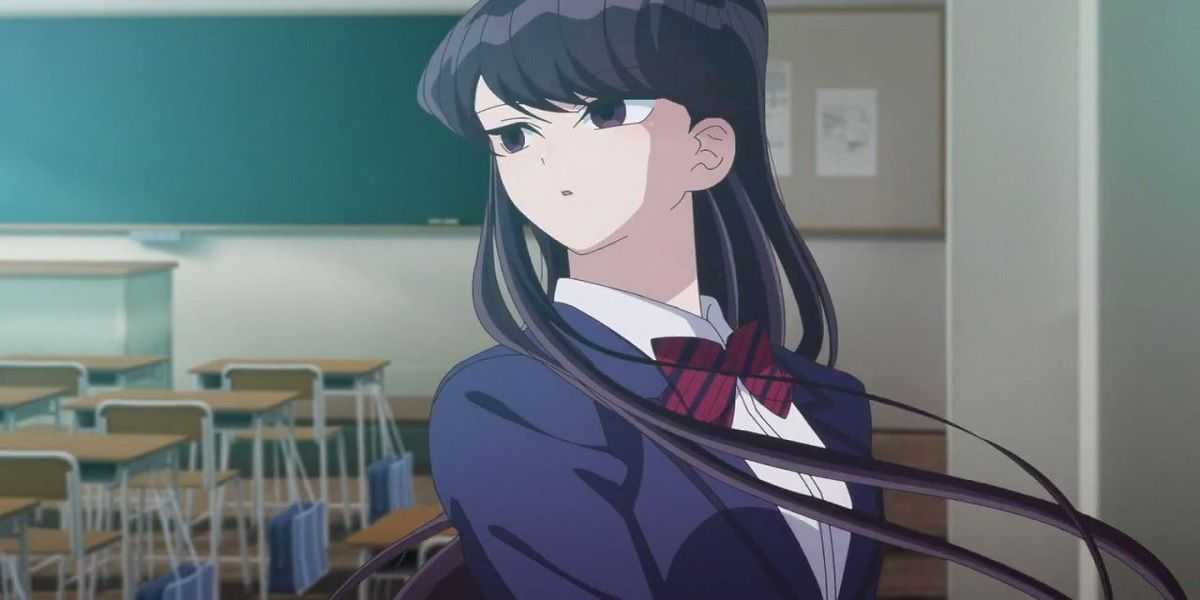 Komi schaut ihr in Komi Can über die Schulter