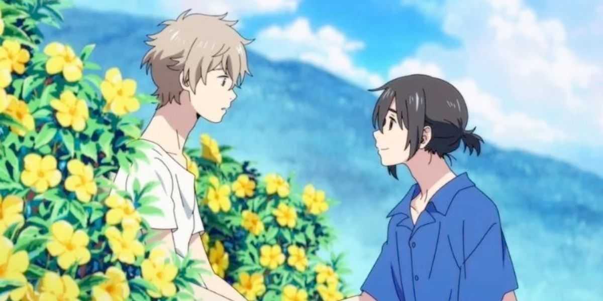 La imagen muestra una imagen de Stranger by the Shore: (De izquierda a derecha) Shun Hashimoto (pelo corto, castaño claro y camisa blanca) conoce a Mio Chibana (cabello negro con cola de caballo y camisa azul)