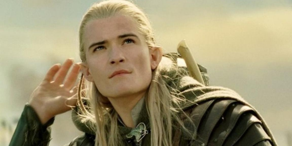 Legolas agarrando una flecha y preparándose para la batalla en El Señor de los Anillos