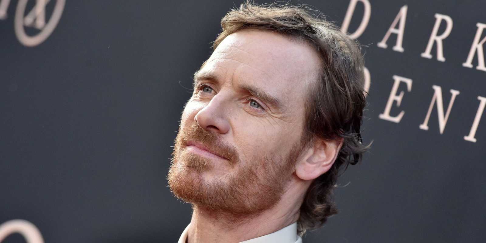 マイケル・ファスベンダー、ダーク・フェニックスのレッドカーペットに登場