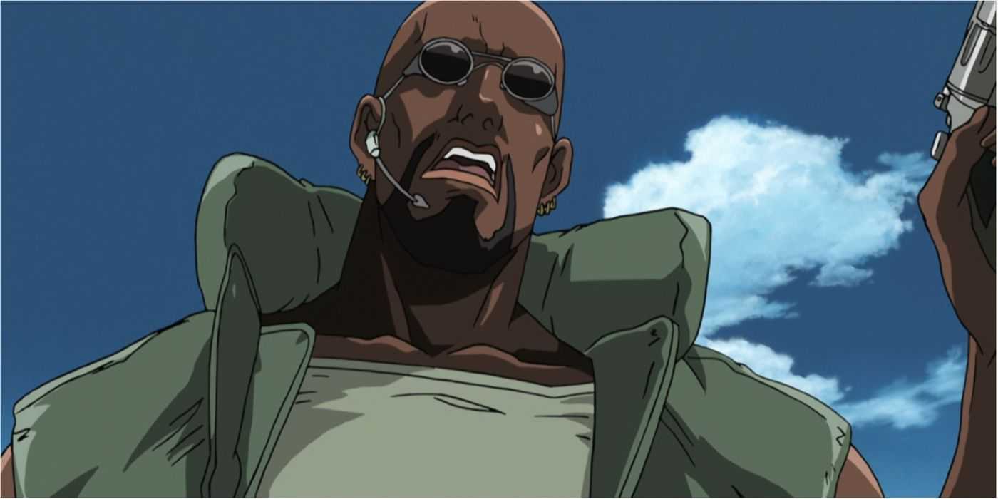 Dutch dáva rozkazy svojim členom posádky v Black Lagoon