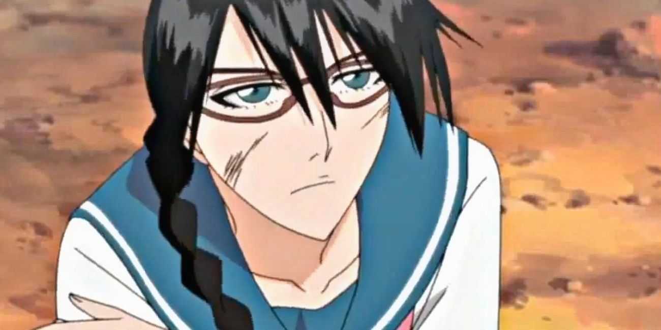 Lisa Yadomaru parece derrotada en Bleach.
