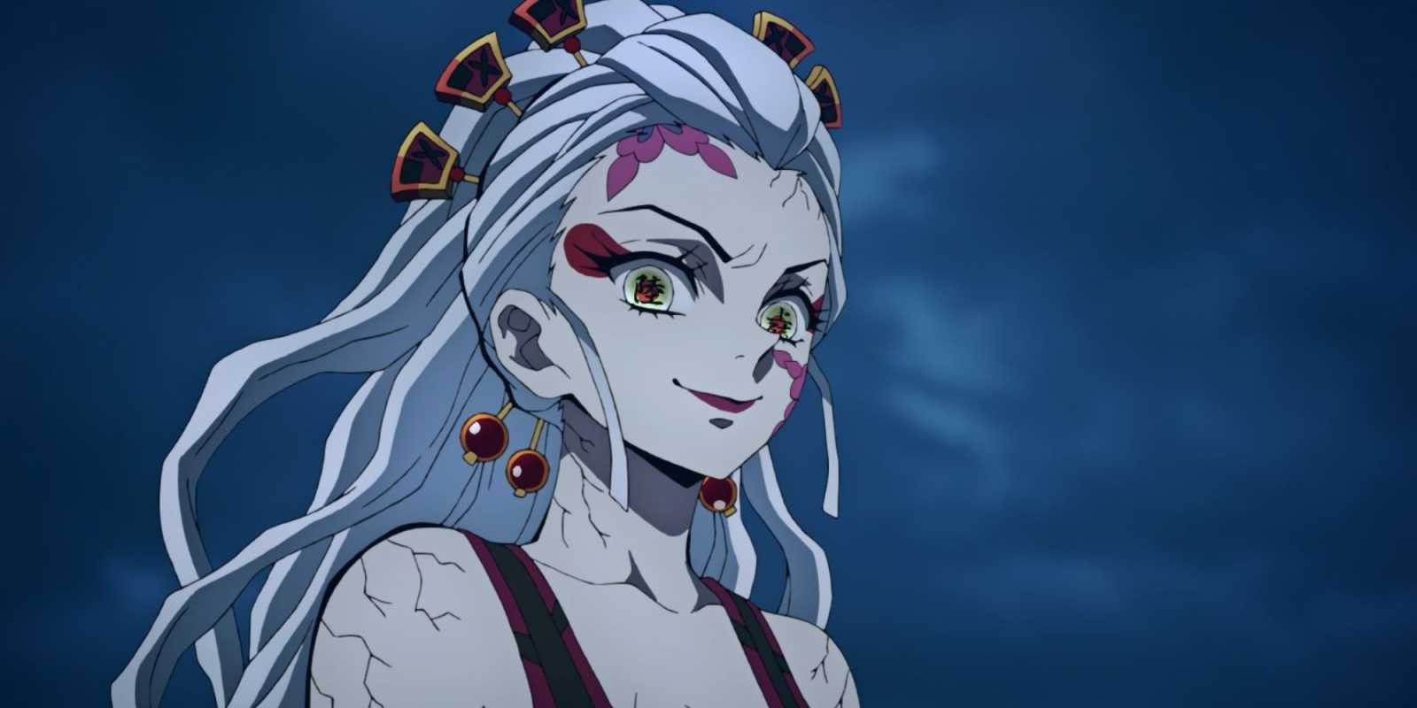 Upper Moon 6 Daki pozerá dole so samoľúbym výrazom v Demon Slayer.