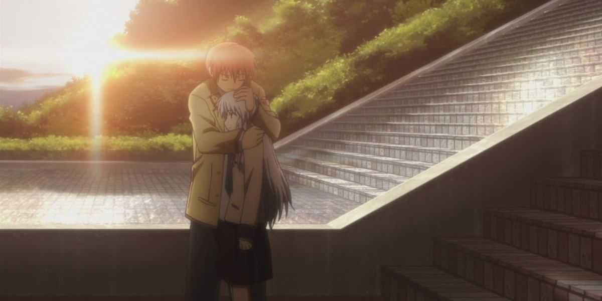 Otonashi a Kanade sa objímajú v Angel Beats!.