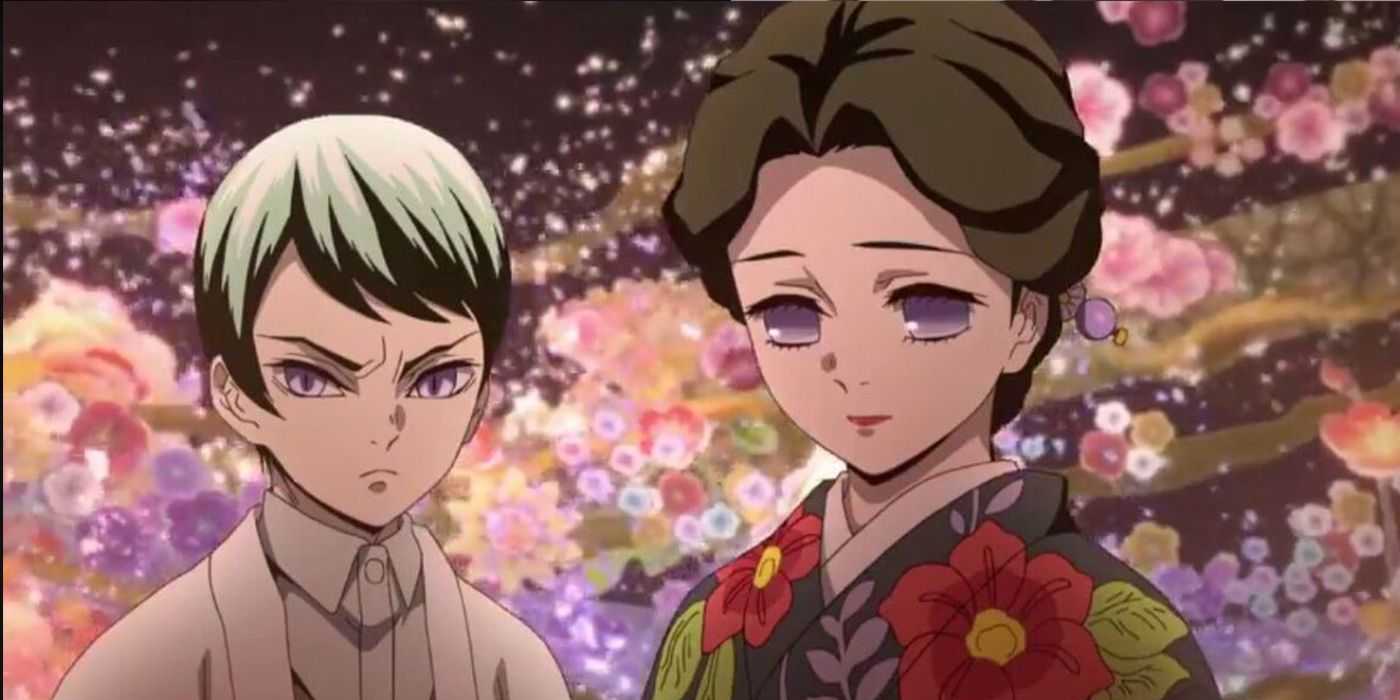 Tamayo und Yushiro stehen vor bunten Blumen