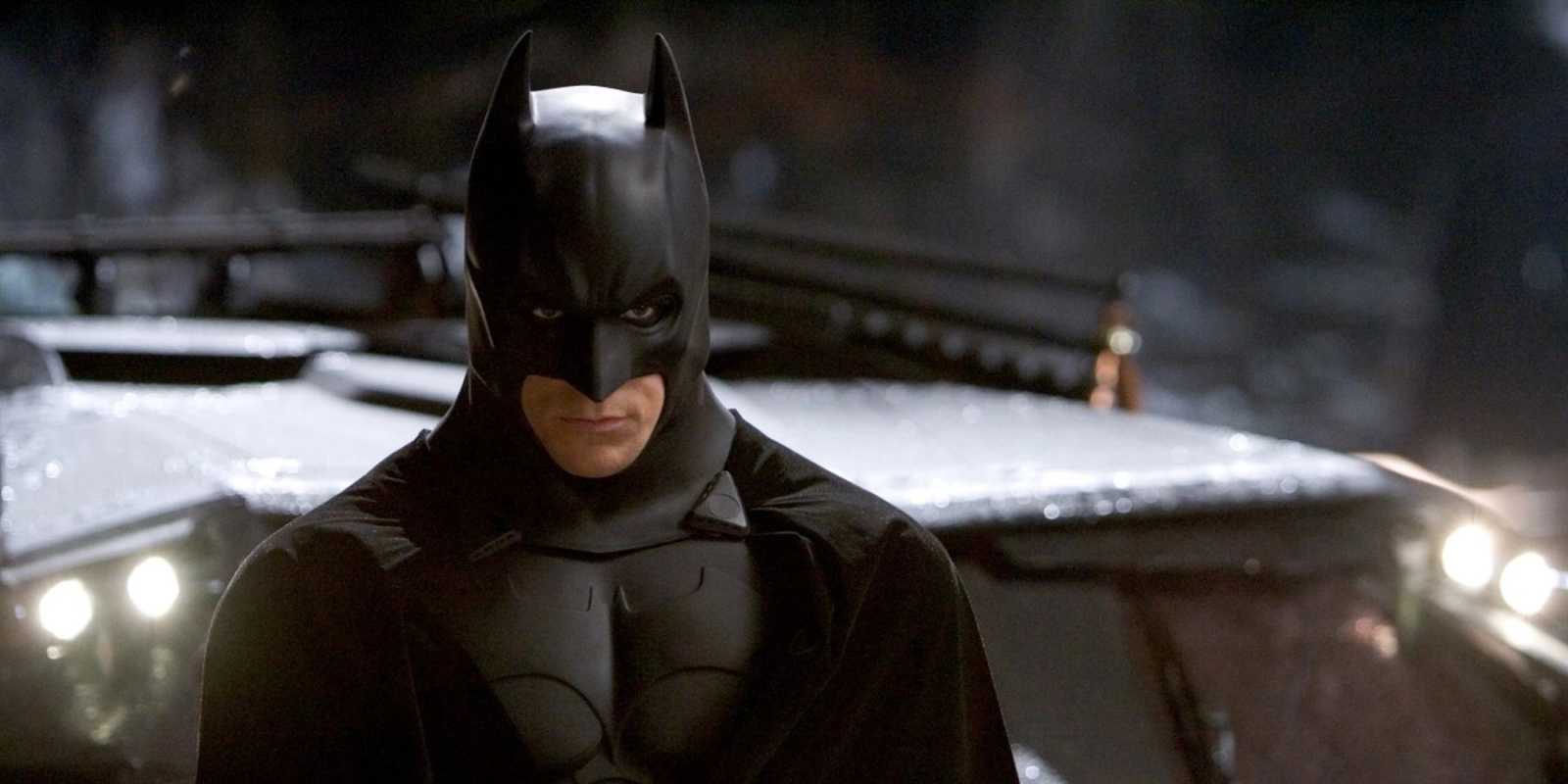 Batman dostáva aktualizovaný, moderný kostým v Batman Begins