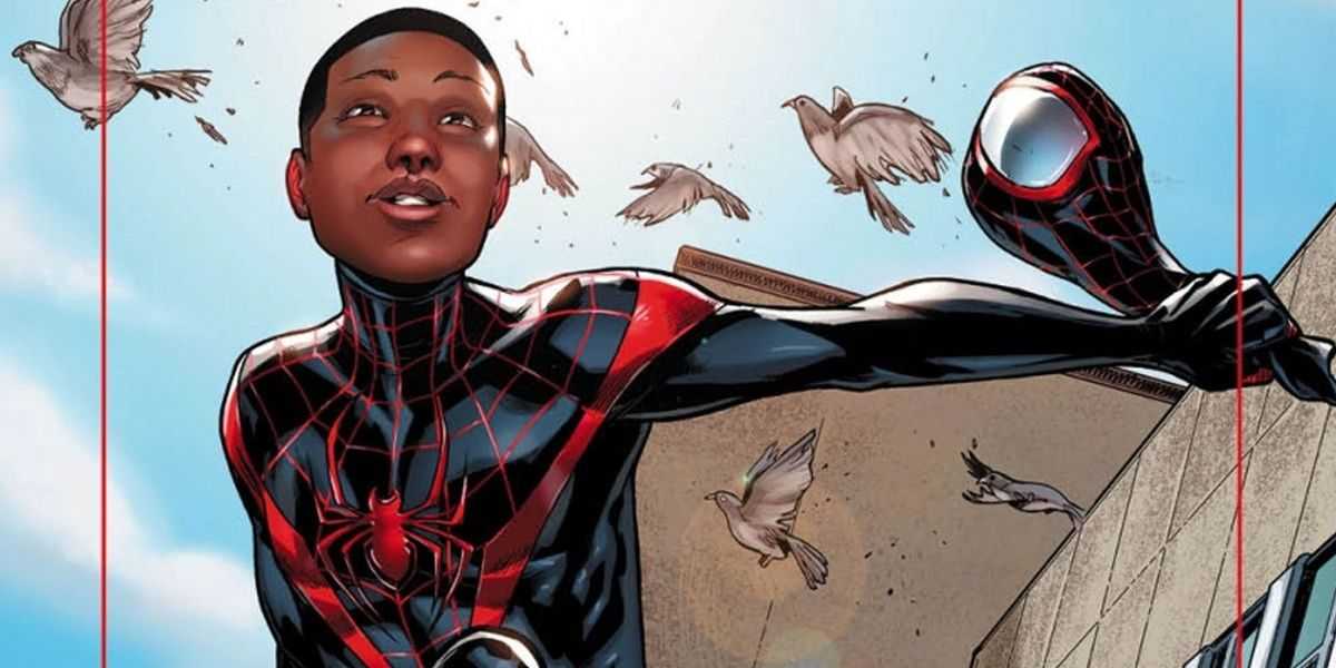 Miles Morales sa v komiksoch Spider-Man usmieva so zloženou maskou