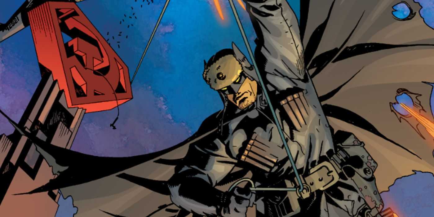 Batman rebelde de Superman Red Son escapando de un helicóptero que lo perseguía de DC Comics