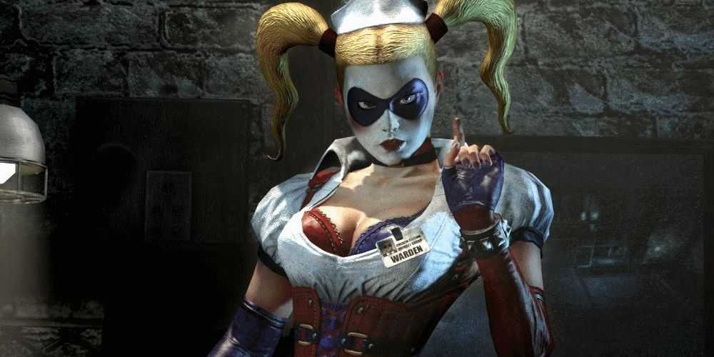 Harley Quinn agitando un dedo en Batman: Arkham Asylum