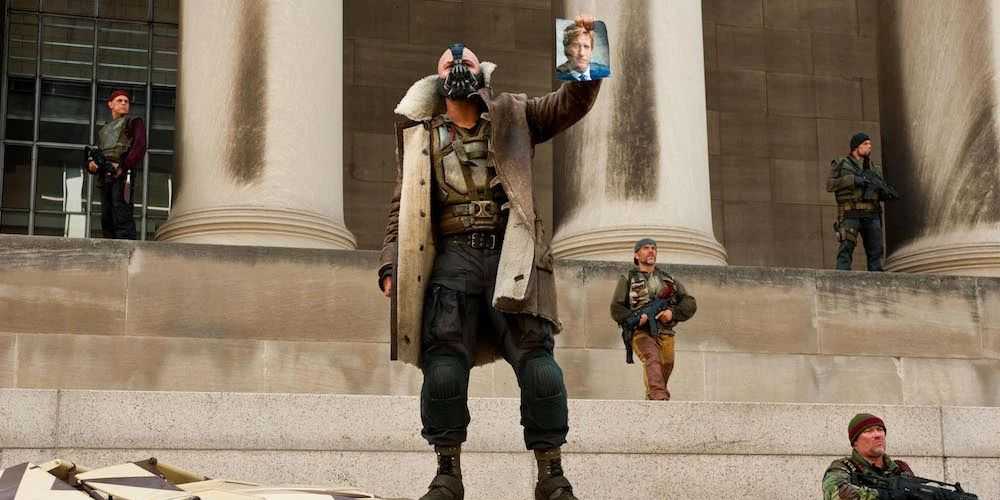 Bane leyendo a Gordon