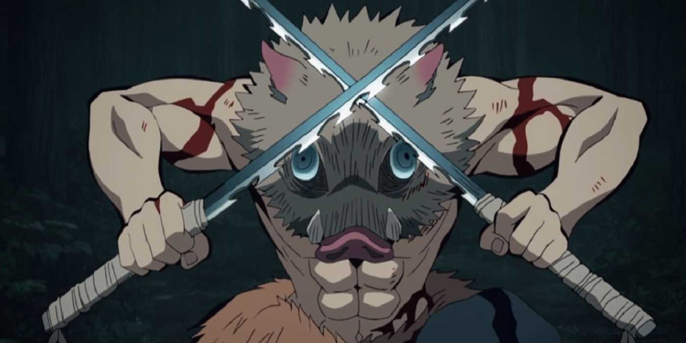 Inosuke con espadas en Demon Slayer.