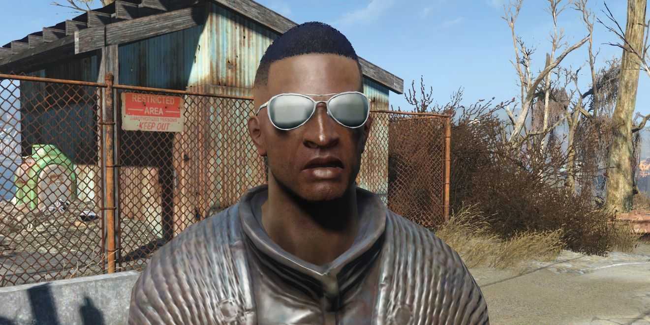 X6-88 mit dunkler Sonnenbrille starrt in die Kamera aus Fallout 4.