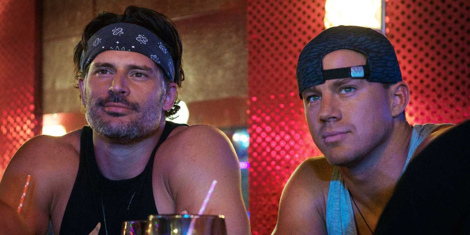 Joe Manganiello a Channing Tatum vo filme Magic Mike XXL