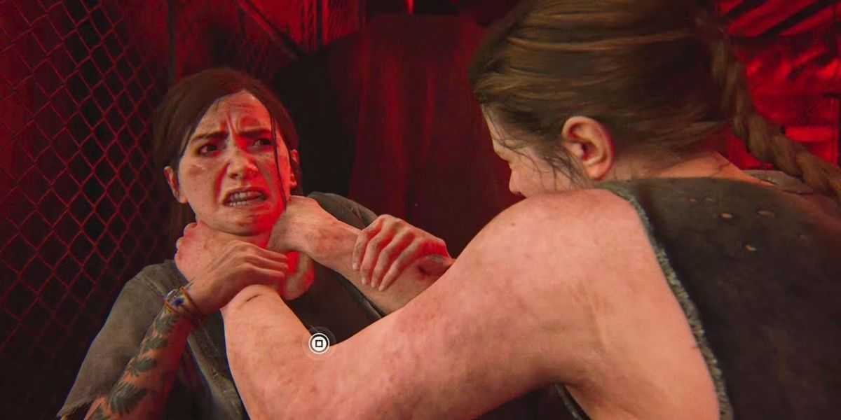 Abby würgt Ellie während ihres Bosskampfs in The Last of Us Teil II