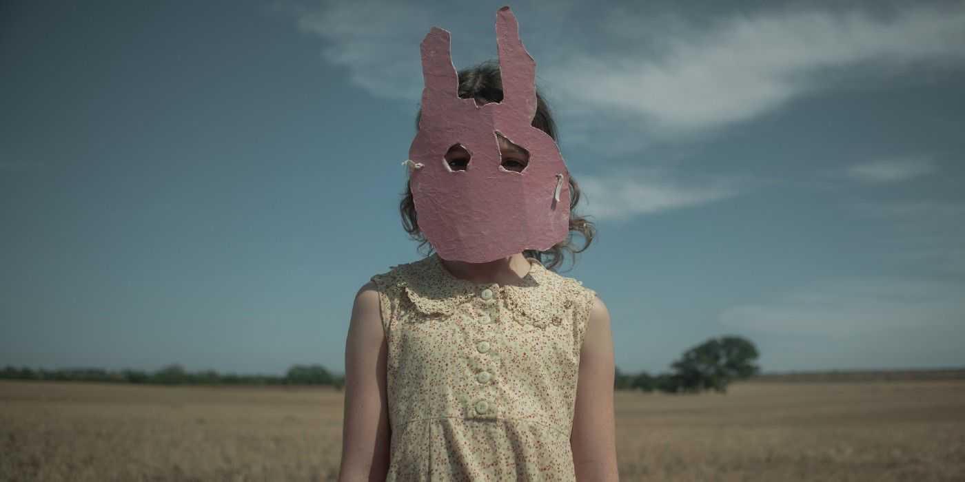 Lily LaTorre se enmascara en Run Rabbit Run