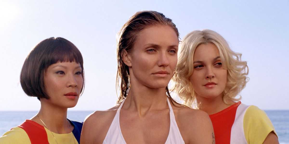 Lucy Liu, Cameron Diaz und Drew Barrymore am Strand während einer Szene in Charlie