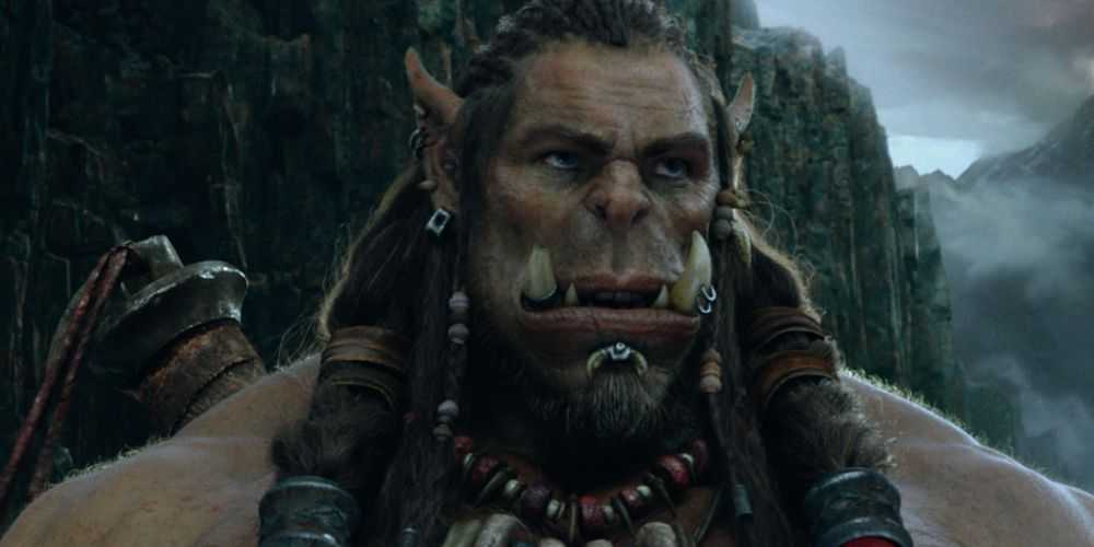 『Warcraft』で遠くを見つめるオーク (2016)