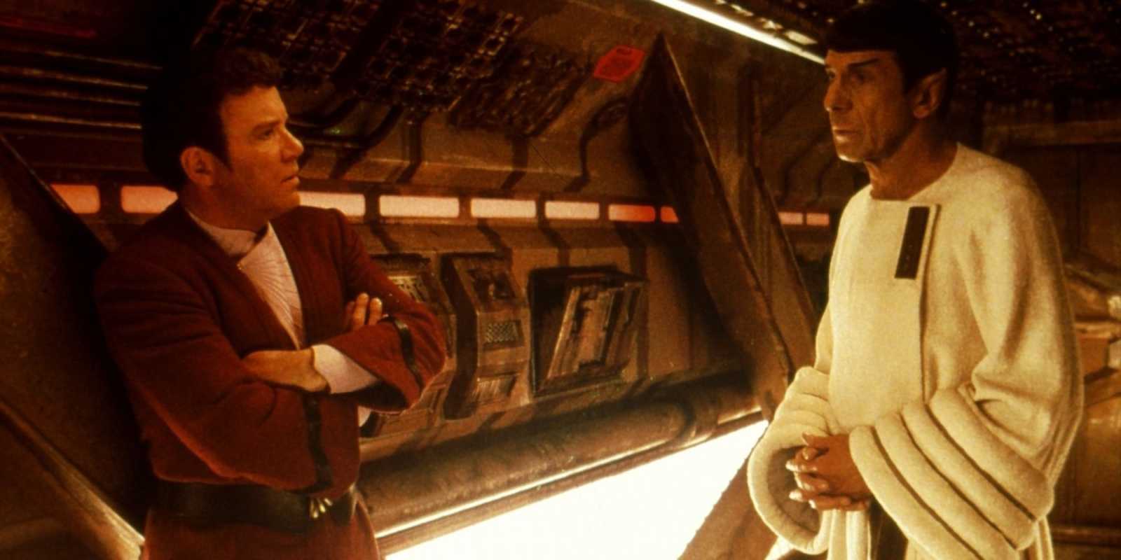 William Shatner ako Kirk a Leonard Nimoy ako Spock hovoriaci vo Wrath of Khan