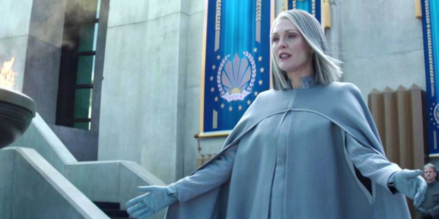 Julianne Moore como presidenta Coin en Los juegos del hambre