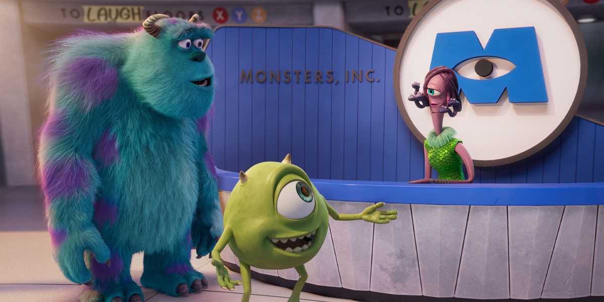 サリーとマイクはモンスターズ・インクのフロントデスクでセリアと話します。