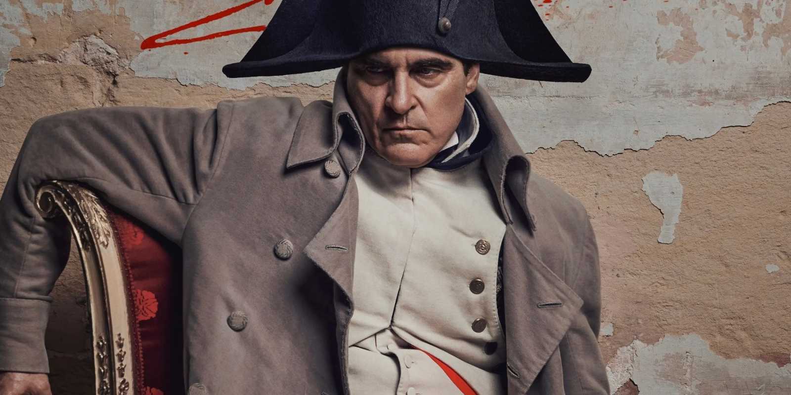 Napoleón Bonaparte está sentado en una silla