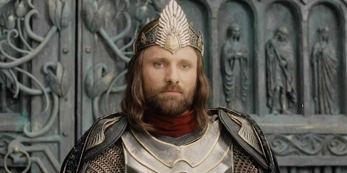 Aragorn je korunovaný za kráľa Elessara v Minas Tirith v Lord of the Rings: Return of the King.