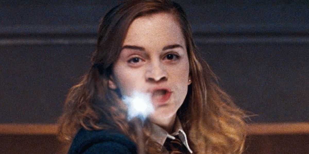 Hermine nutzt Stupefy in Harry Potter
