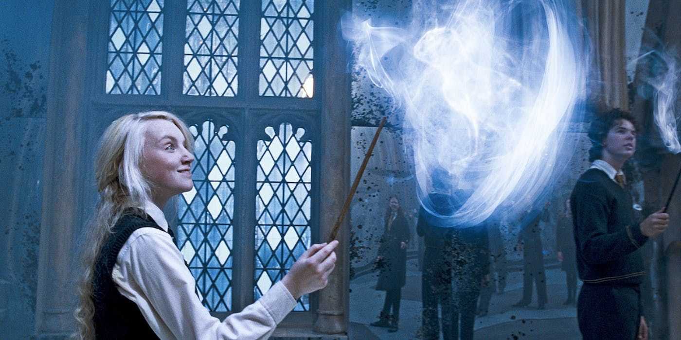 Luna Lovegood wirkt den Patronuszauber in „Harry Potter und der Orden des Phönix“.