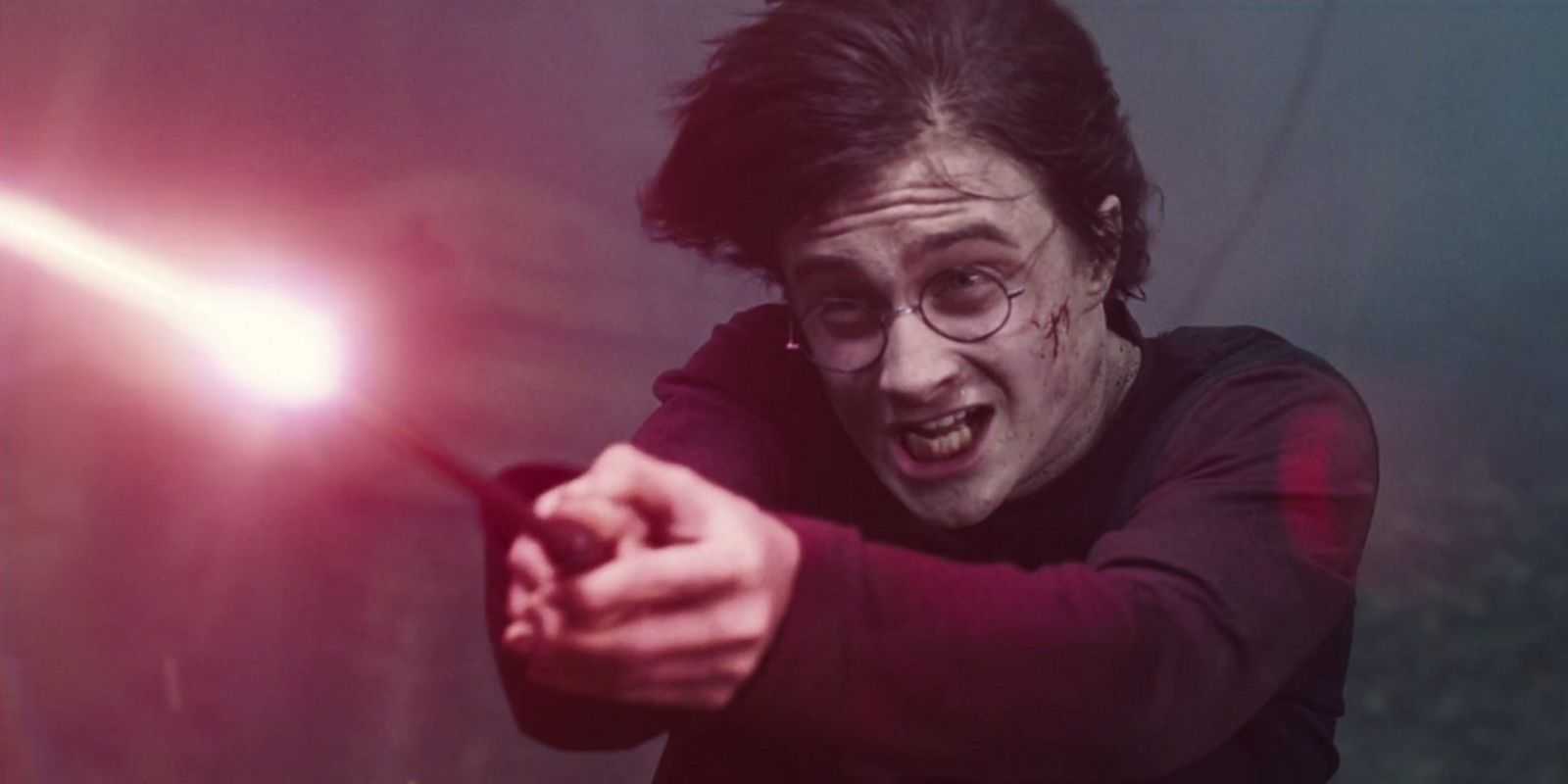 Harry Potter nutzt Expelliarmus in einem Duell gegen Voldemort