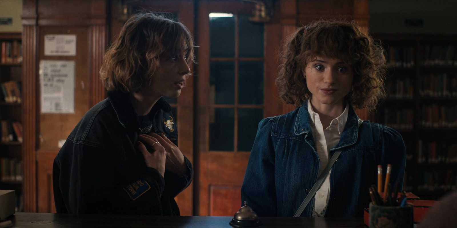 Nancy v knižnici v Stranger Things