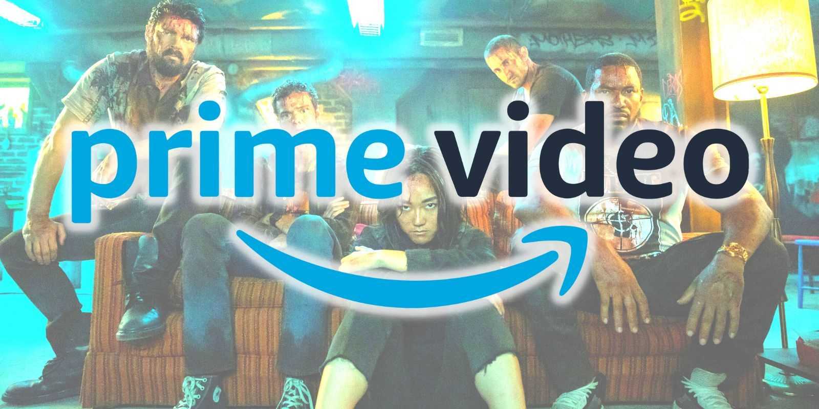 ソファーに座ってプライム・ビデオのロゴを眺めるザ・ボーイズのキャスト
