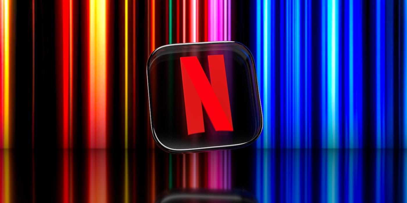 Logo Netflix na štvorci aplikácie plávajúce pred farebnými zvislými čiarami.