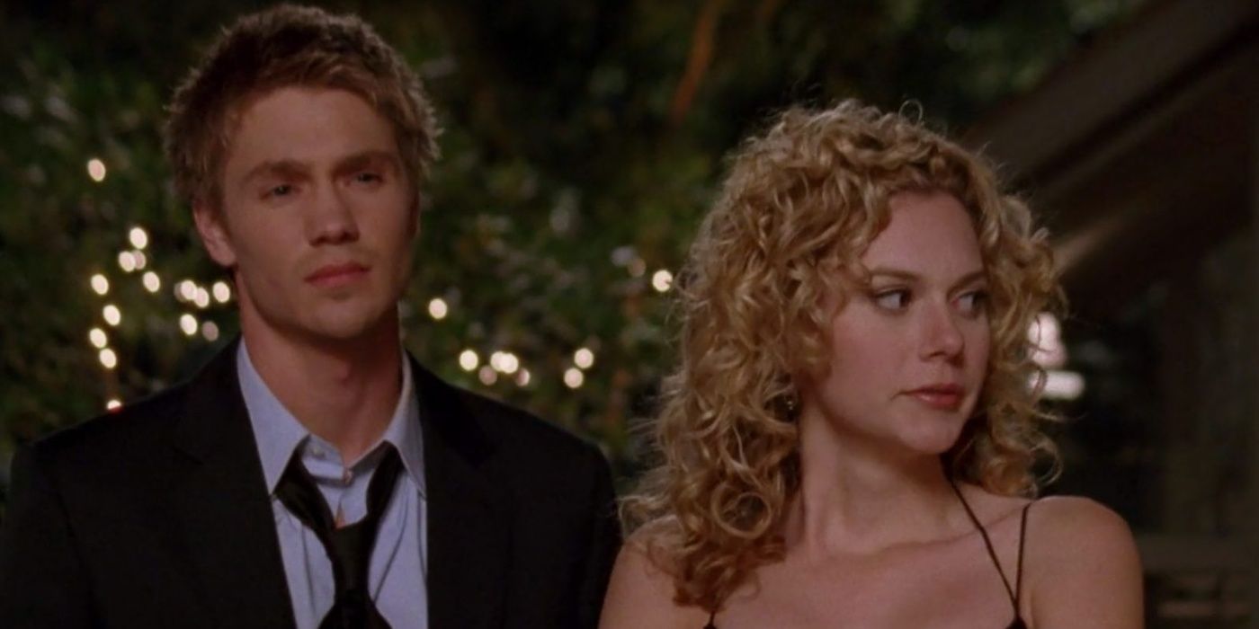 Lucas y Peyton juntos en una fiesta en One Tree Hill
