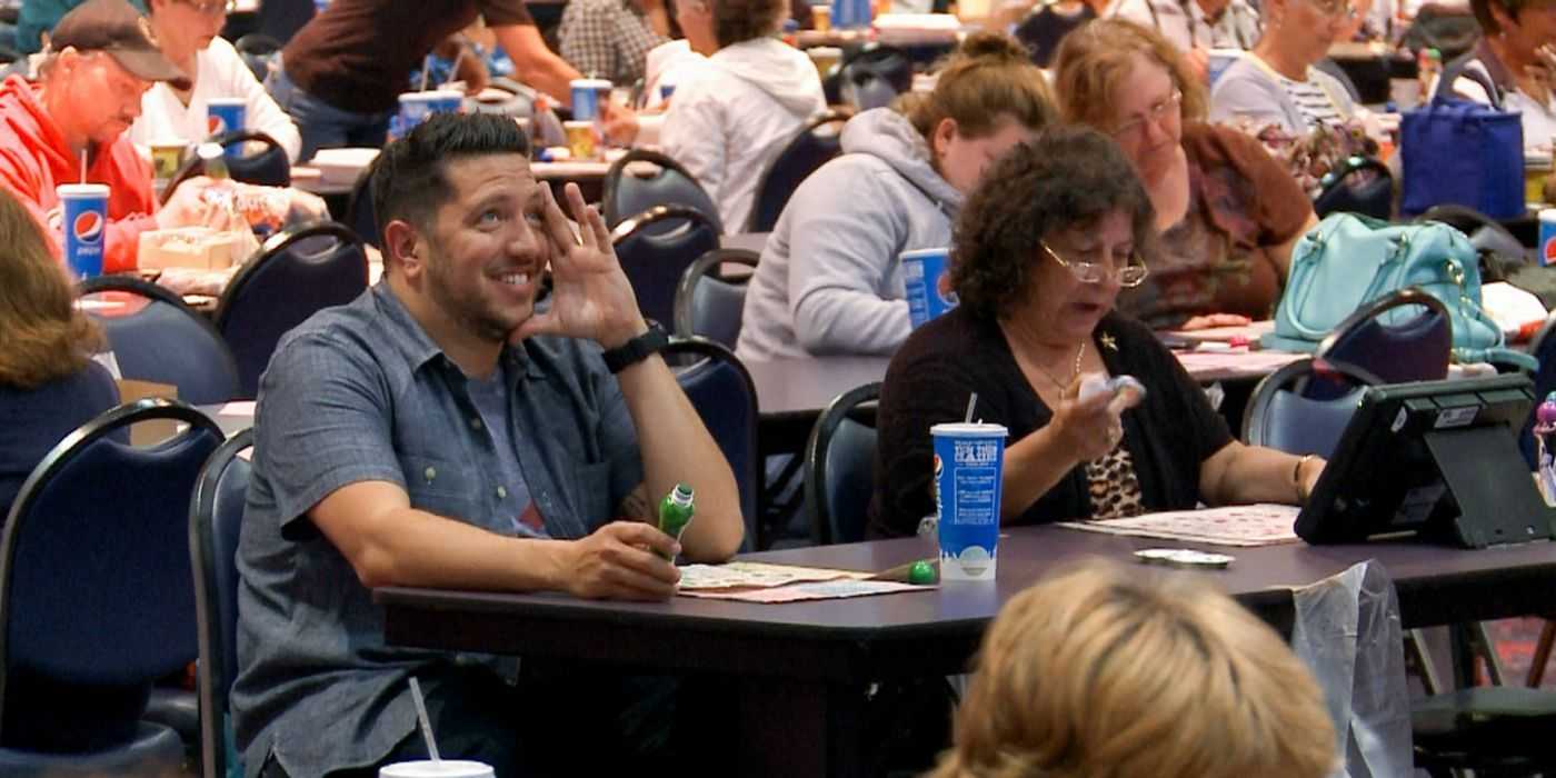 Während seiner Bingo-Bestrafung in „Impractical Jokers“ bricht Sal vor Verlegenheit zusammen