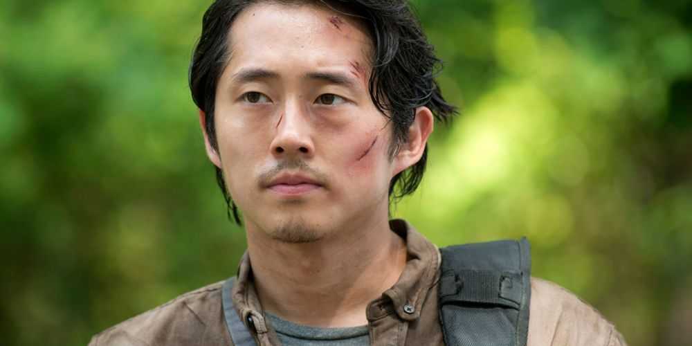 Glenn ide po ceste v The Walking Dead