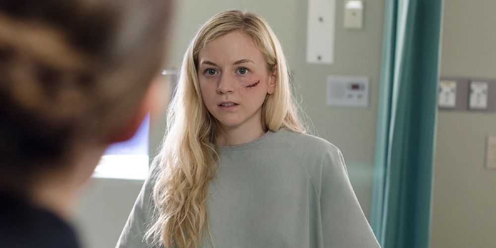 Beth Greene hat eine Schnittwunde an der Wange und macht in „The Walking Dead“ einen schockierten Gesichtsausdruck