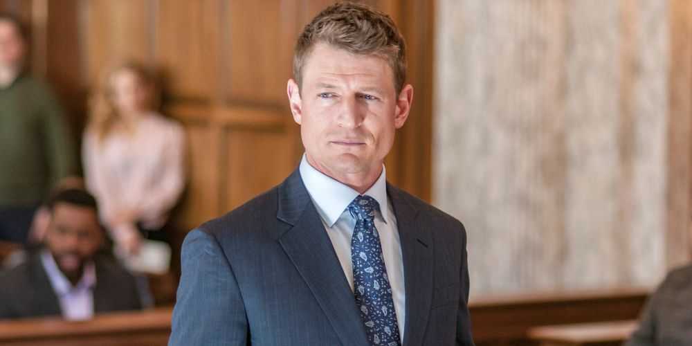 Peter Stone en la sala del tribunal en Ley y orden: SVU