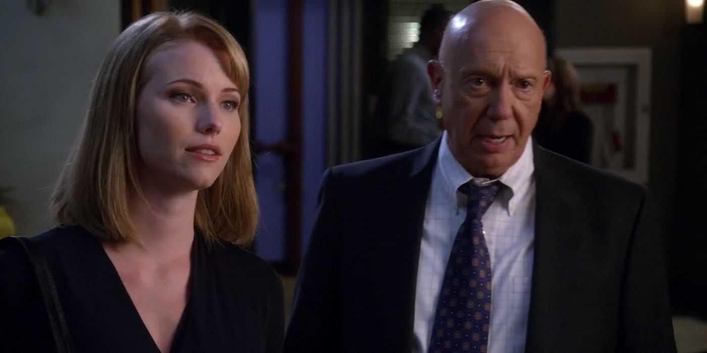 Gillian Hardwicke junto a Donald Cragen