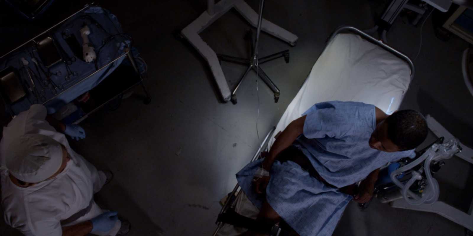 Un asesino y su víctima en un quirófano en el episodio de Criminal Minds