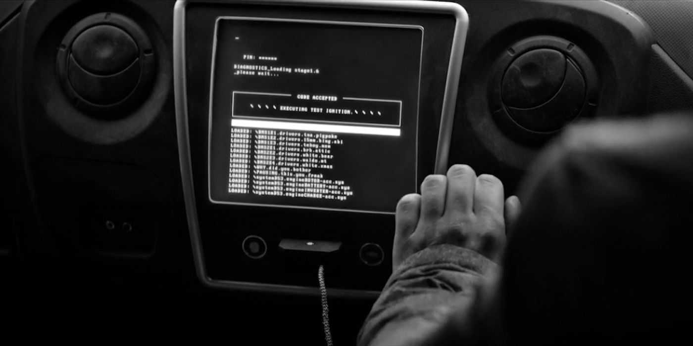 Eine Hand, die ein Radio in Black Mirror benutzt