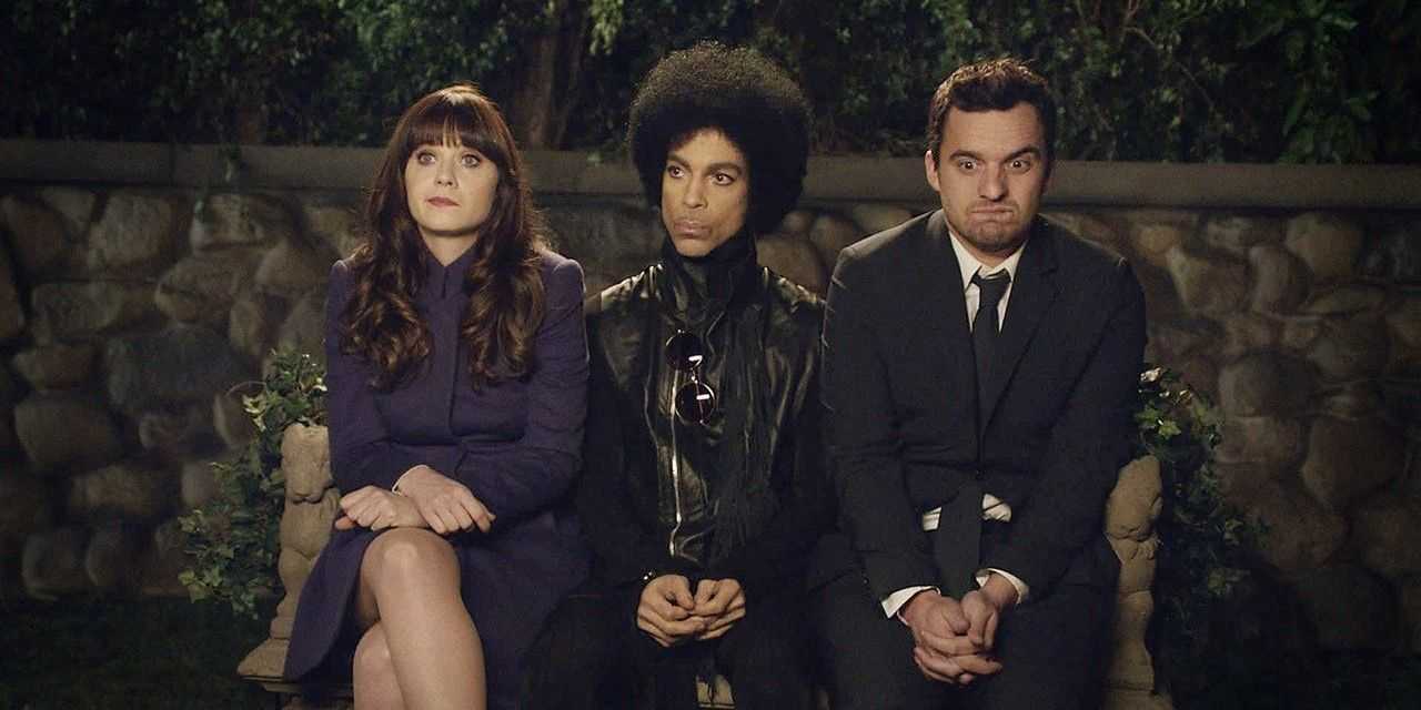Jess, Prince und Nick sitzen in New Girl auf einer Bank