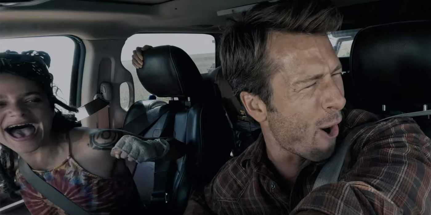 Glen Powell persiguiendo un tornado en Twisters