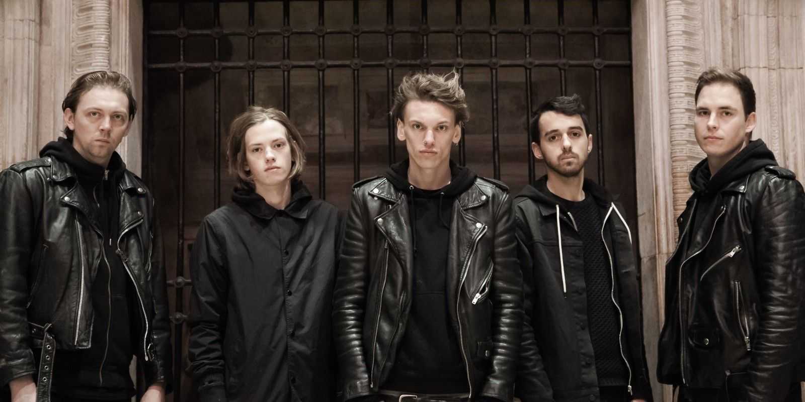 Jamie Bower en la banda Counterfeit
