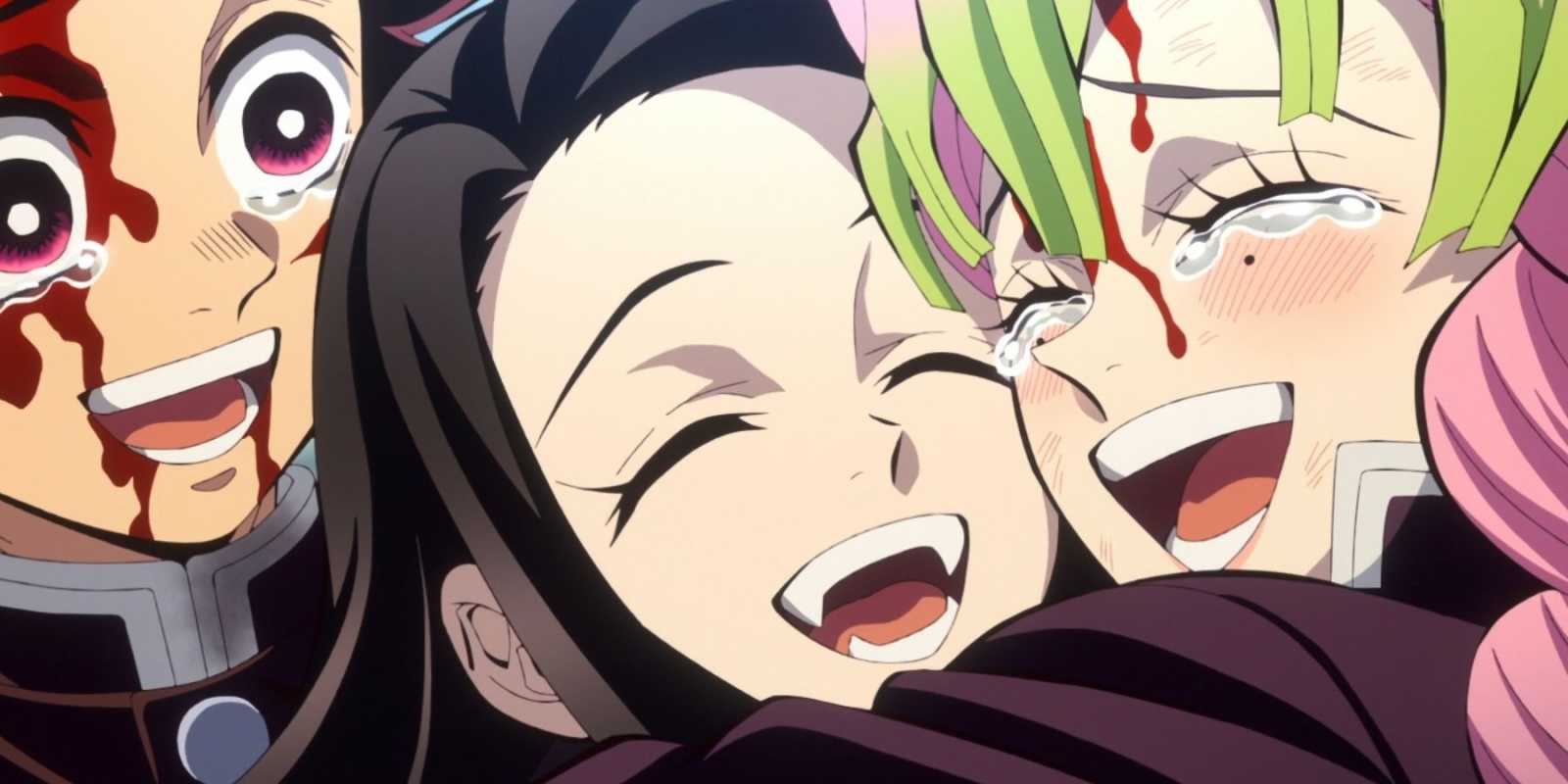 Tanjiro, Nezuko y Mitsuri se abrazan después de que sale el sol en Swordsmith Village