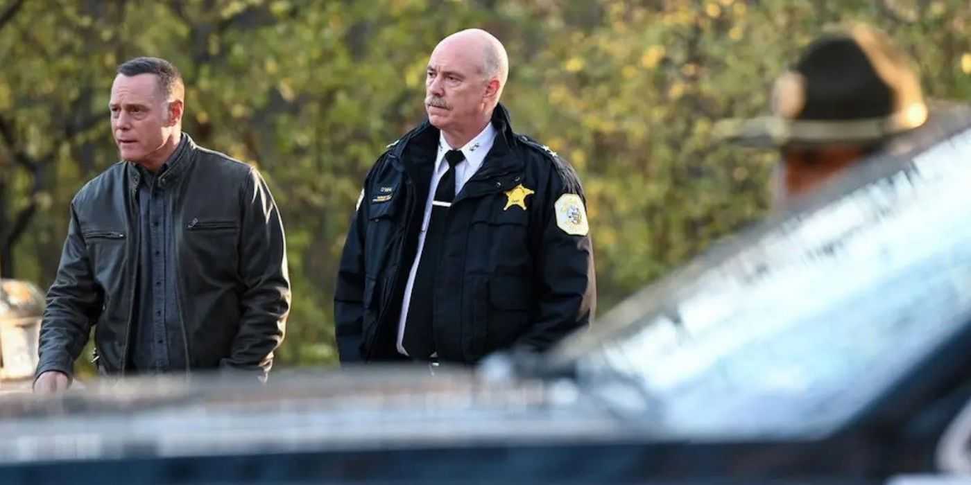 Jason Beghe como Hank Voight junto a Michael Gaston como Patrick O