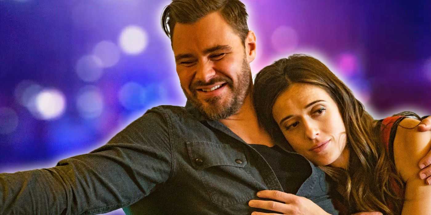 Adam Ruzek y Kim Burgess abrazados