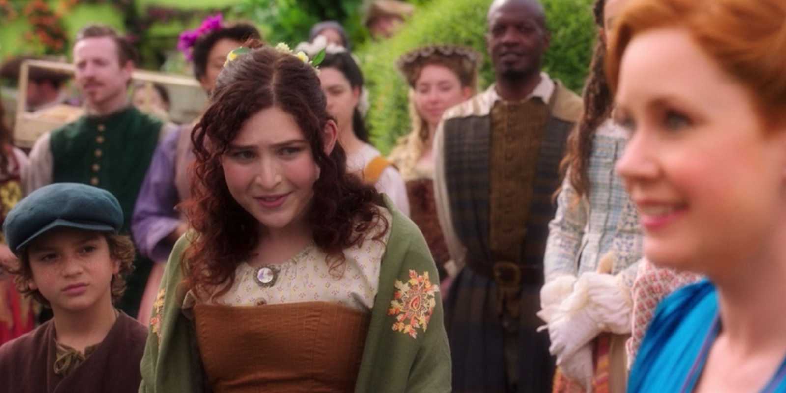 Cameos de Rachel Convey en Desencantados entre gente vestida con ropa de época