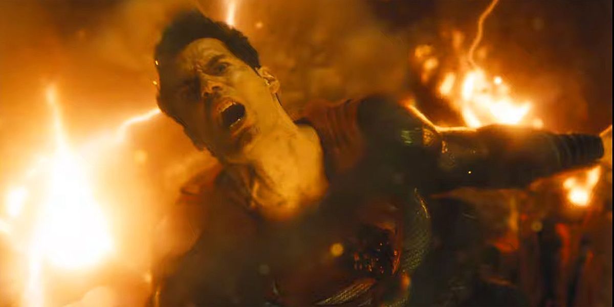 デボラ・スナイダーは、ファンにジャスティス・リーグを一度に見るのではなく、部分的に見ることを提案する