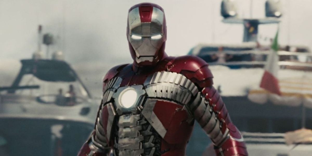 Inžinier stavia funkčný aktovku Iron Man