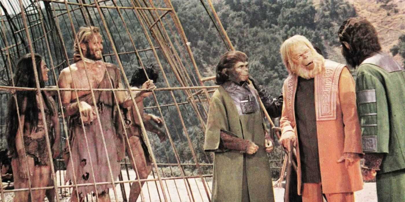 Dr. Zaius v scéne z Planéty opíc, ktorú tu vidíme so Zirou a jej manželom Corneliusom